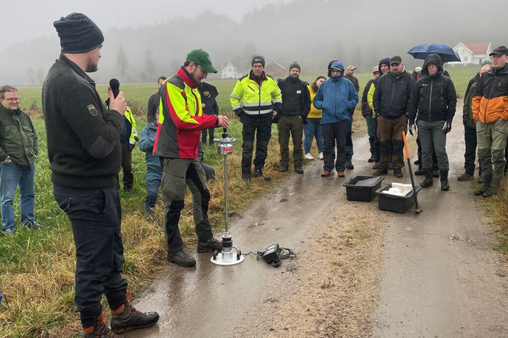 Demonstrasjon av lettvektsfallodd og vi diskuterte resultater og løsninger.
